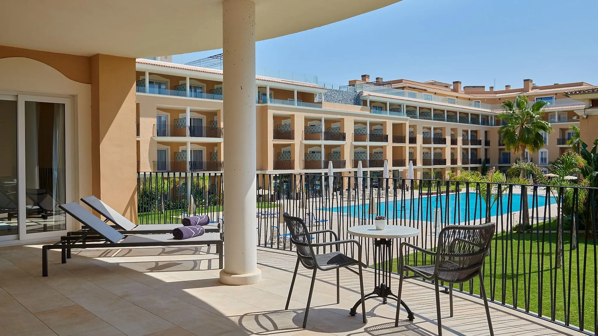 Отель Grupotel Playa De Palma Suites & Spa
