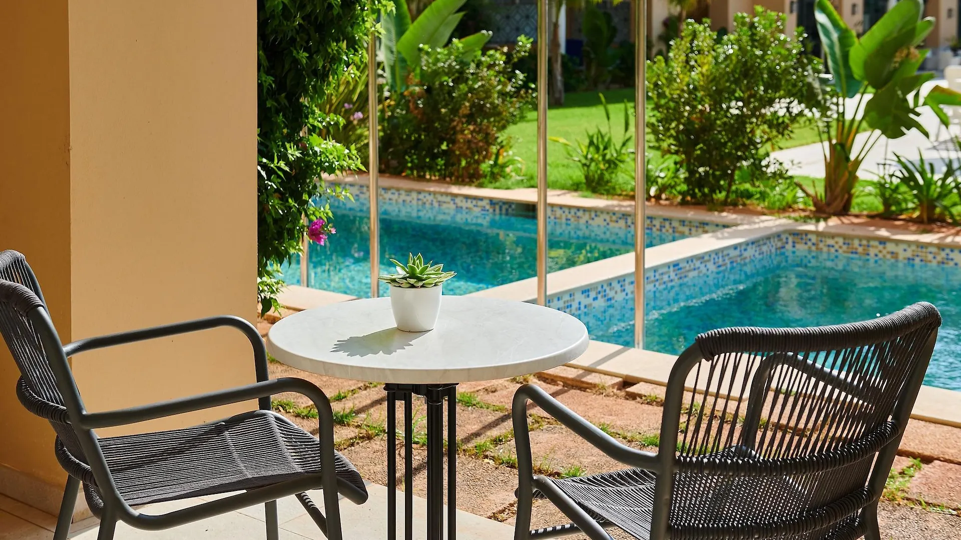 Отель Grupotel Playa De Palma Suites & Spa