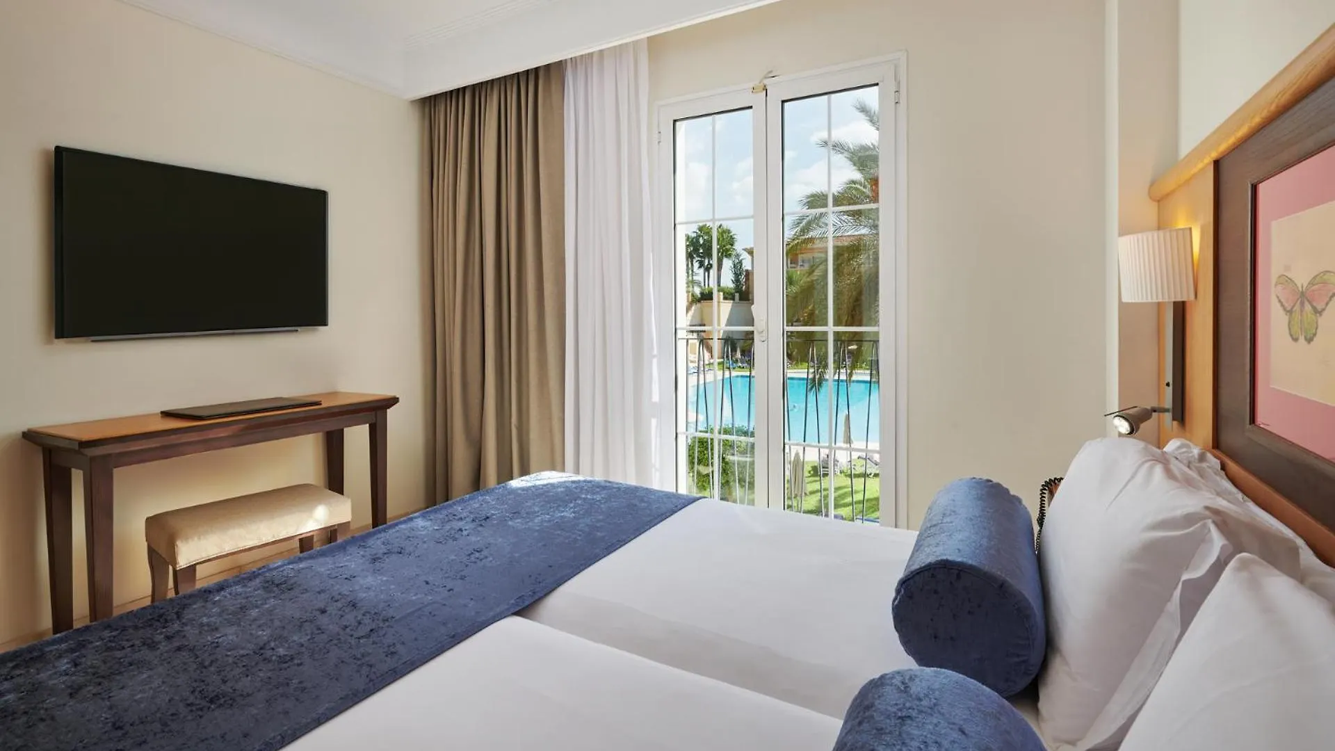 Отель Grupotel Playa De Palma Suites & Spa